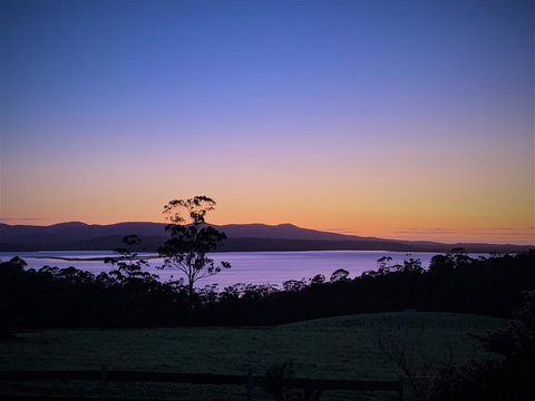 32 Zachary Drive Farm Stay Iconic Water Views - Accommodation Main Beach 0