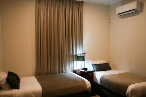 34 On Emily - Accommodation Main Beach 2