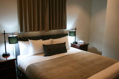 34 On Emily - Accommodation Main Beach 1