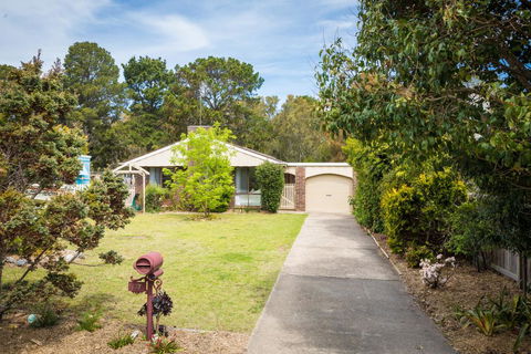 37 Mort Avenue - Accommodation Main Beach 1