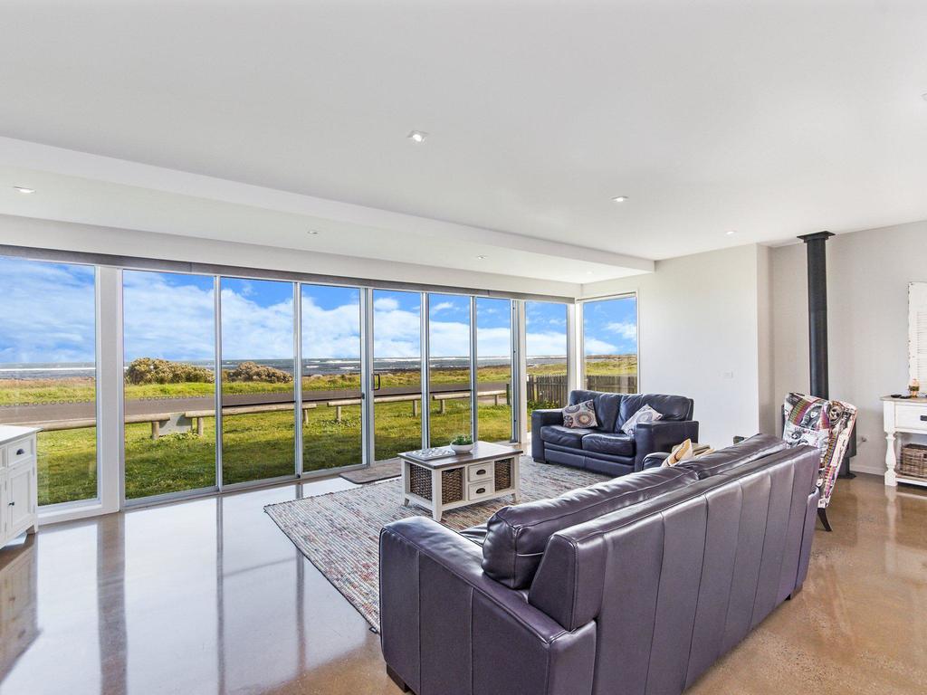 Laang VIC Accommodation Main Beach