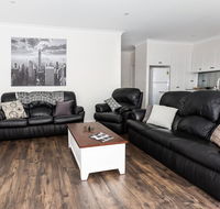 4 Bedroom Inner City Townhouse - SLEEPS 9  - Accommodation Main Beach