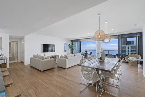 4 Bedroom Sub Penthouse Lvl 60 At Circle On Cavill - Accommodation Main Beach 2