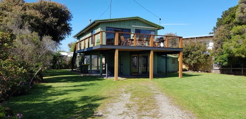 4 Bounty - Accommodation Main Beach 0