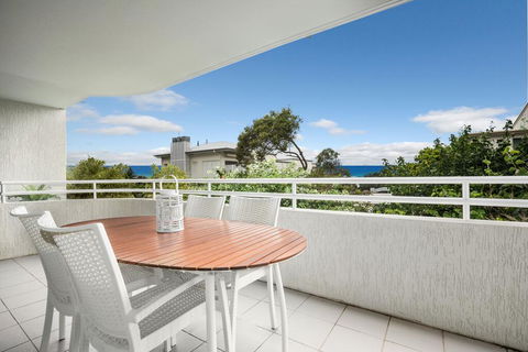 4 Cote D Azur 6 Douglas Street - Accommodation Main Beach 1