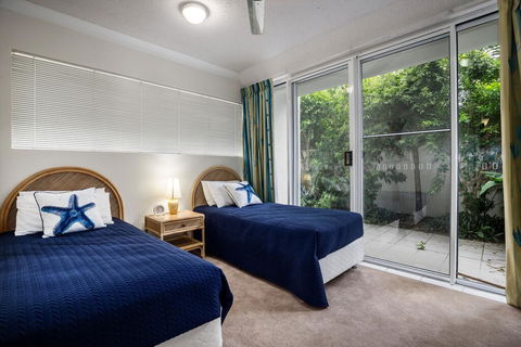 4 Cote D Azur 6 Douglas Street - Accommodation Main Beach 3