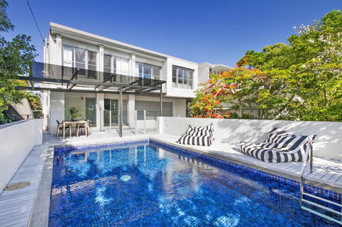 42 Bryan Street - Accommodation Main Beach 1