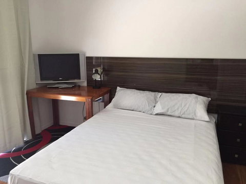 449 - Accommodation Main Beach 2