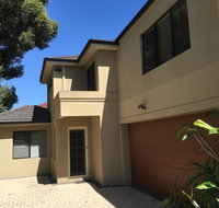 4x3 Townhouse in Rivervale - Accommodation Main Beach