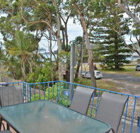 5 'Ocean Breeze' Shoal Bay Avenue - Fabulous location opposite Shoal Bay beach - Accommodation Main Beach