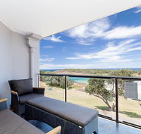 5 'The Outlook' 4 Ocean Parade - overlooking Boat Harbour beach and ducted air conditioning - Accommodation Main Beach