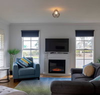 5 Bedroom Close to Beach and Moorpanyal Park - Accommodation Main Beach