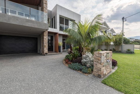5 Liamina Avenue Apartment - Accommodation Main Beach 3