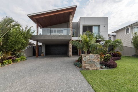 5 Liamina Avenue Apartment - Accommodation Main Beach 0