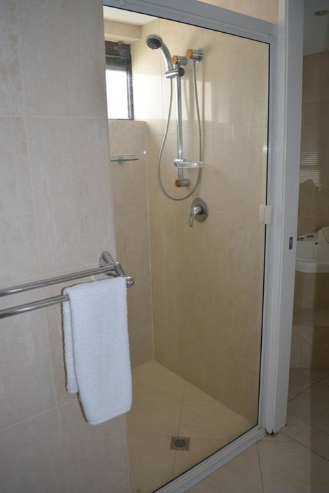 5,  Apartment On The Esplanade - Accommodation Main Beach 2