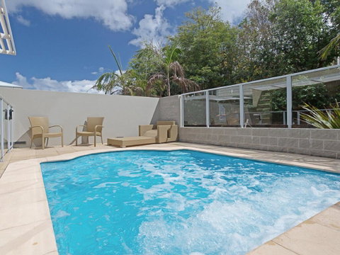 516 'Oaks Pacific Blue', 265 Sandy Point Road- Private Pool, Aircon, WIFI - Accommodation Main Beach 0