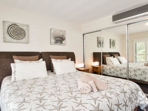 516 'Oaks Pacific Blue', 265 Sandy Point Road- Private Pool, Aircon, WIFI - Accommodation Main Beach 1