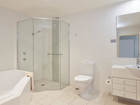516 'Oaks Pacific Blue', 265 Sandy Point Road- Private Pool, Aircon, WIFI - Accommodation Main Beach 2