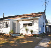 59 Wharf Street Opposite Bowling Club - Accommodation Main Beach