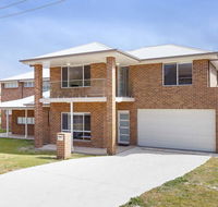 5B BENT STREET - LARGE HOUSE WITH DUCTED AIR CON WIFI  FOXTEL - Accommodation Main Beach
