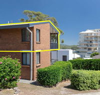 6 'Bahia' 47 Ronald Avenue - fantastic location with filtered water views - Accommodation Main Beach