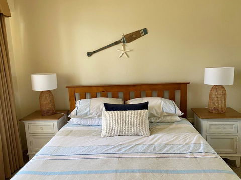 6 'SHOAL TOWERS', 11 SHOAL BAY RD - STUNNING WATER VIEWS & PERFECT LOCATION - Accommodation Main Beach 3