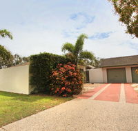 6 Petrie Ave Marcoola Pet Friendly Linen supplied - Accommodation Main Beach