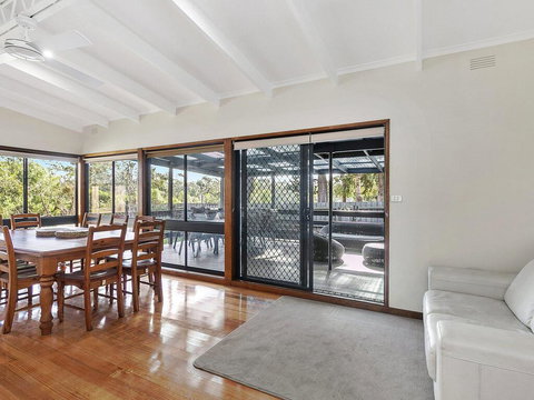 62 BINGLEY PARADE RIVERSEA HOUSE - Accommodation Main Beach 1