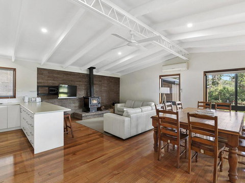 62 BINGLEY PARADE RIVERSEA HOUSE - Accommodation Main Beach 3