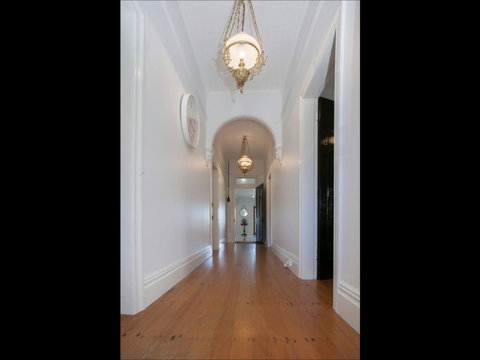 63 The Residence - Accommodation Main Beach 2