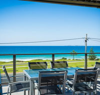 81 Dalmeny Drive - Beach House - Accommodation Main Beach