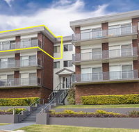 9 'Adriana' 83 Ronald Avenue - fabulous views  aircon - Accommodation Main Beach