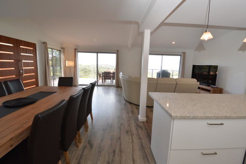 91 Berrambool Drive - Accommodation Main Beach 1