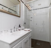 94Best Apartments - Accommodation Main Beach