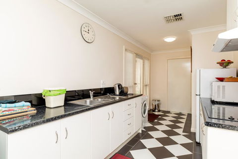 94Best Apartments - Accommodation Main Beach 2