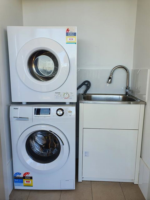 A Beach Getaway - Accommodation Main Beach 3