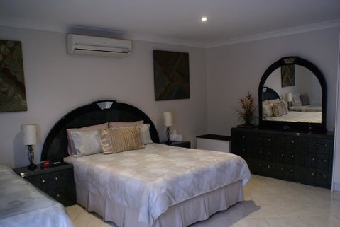 A Good Rest B & B - Accommodation Main Beach 0