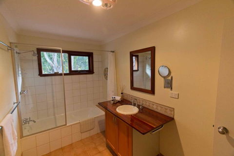 A Grape Escape - Accommodation Main Beach 1