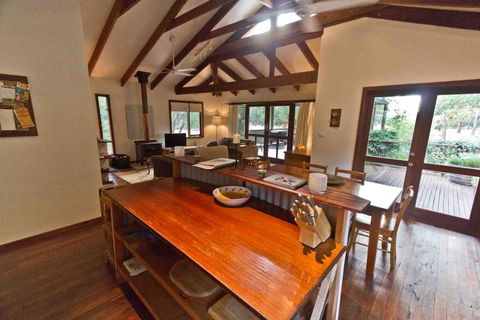 A Grape Escape - Accommodation Main Beach 0