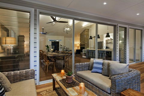 A Home Like Few Others - Accommodation Main Beach 1