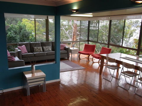 A Lakehouse Escape - Accommodation Main Beach 2