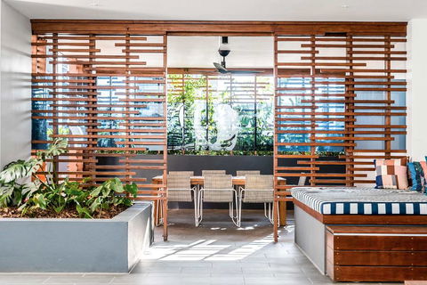 A PERFECT STAY - Adam + Eve - 2 Bedroom Luxury Apartment In Eve Tower - Accommodation Main Beach 2