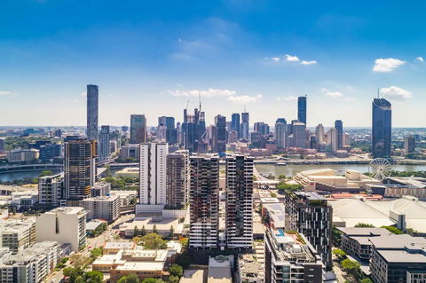 A PERFECT STAY - Adam + Eve - 2 Bedroom Luxury Apartment In Eve Tower - Accommodation Main Beach 0