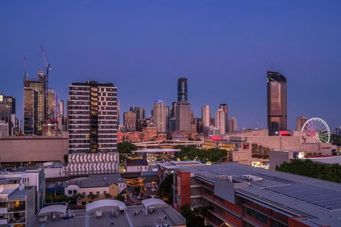 A PERFECT STAY - Adam + Eve - 2 Bedroom Luxury Apartment In Eve Tower - Accommodation Main Beach 1