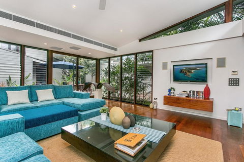 A PERFECT STAY - Amalfi Villa - Accommodation Main Beach 3