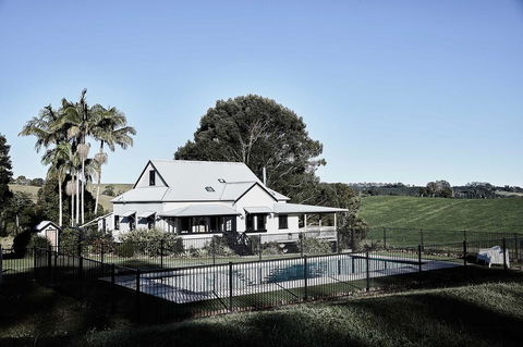 A PERFECT STAY - Benny's Cottage - Accommodation Main Beach 0