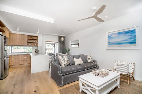 A PERFECT STAY - Luxe & Bloom - Accommodation Main Beach 0