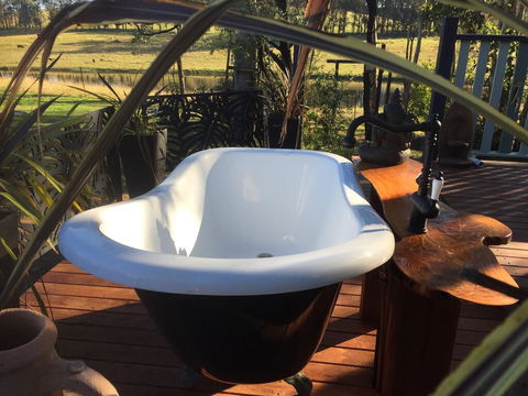 A Place To Be - Accommodation Main Beach 3