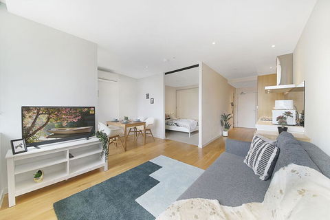 A Spacious & Modern Home Next To Southern Cross - Accommodation Main Beach 2