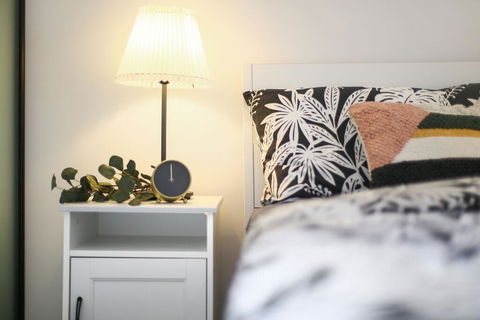 A Spacious & Modern Home Next To Southern Cross - Accommodation Main Beach 0